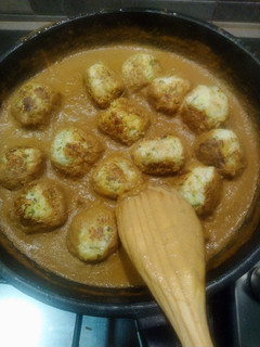 Una foto de Albóndigas vegetales con salsa de champiñones