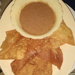 A picture of Manda crisps with a yoghurt chocolate dip.