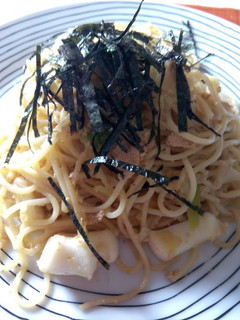 Una foto de Pasta con huevas de bacalao y calamar