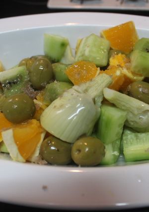 Foto principal de Ensalada de naranja, pepino y alcachofas
