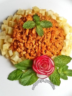 عکسی از دستور واویشکا با مرغ چرخکرده 🌸
