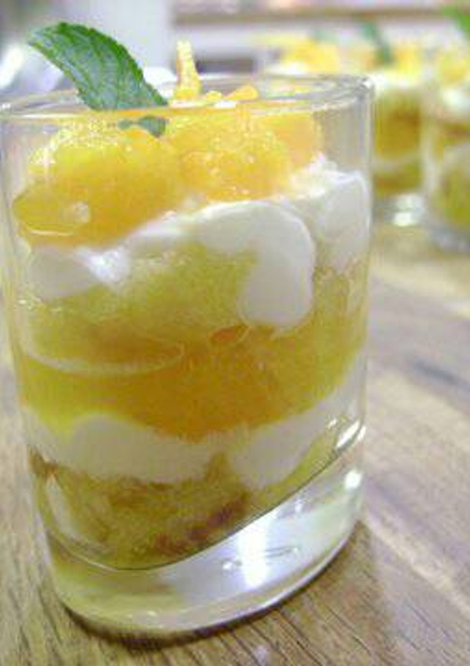 Una foto de Tiramisú de naranja en vasito