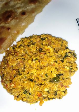 A picture of Khageena (Spicy scrambled eggs).
