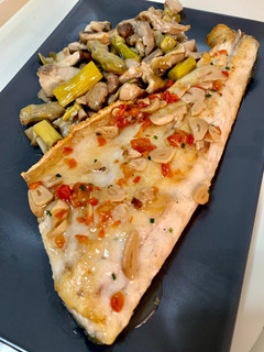 Una foto de Lubina a la plancha con ajada