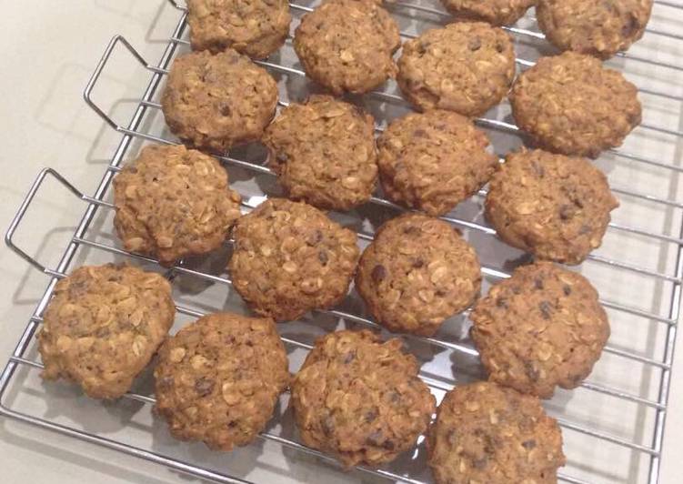 Bagaimana Membuat Crunchy oatmeal chocochips cookies yang Lezat