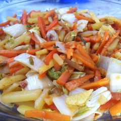 รูปของ Tumis sayur simple (sawi, wortel, kentang)