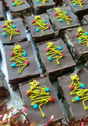A picture of Vickys Christmas Tiffin Slice, GF DF EF SF NF Vegan.