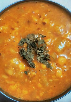 A picture of Lauki Chana daal.