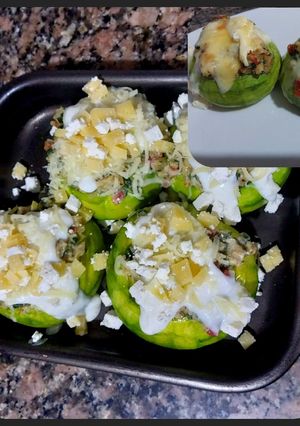 Una foto de Zapallitos de tronco rellenos de Seitán y quesos