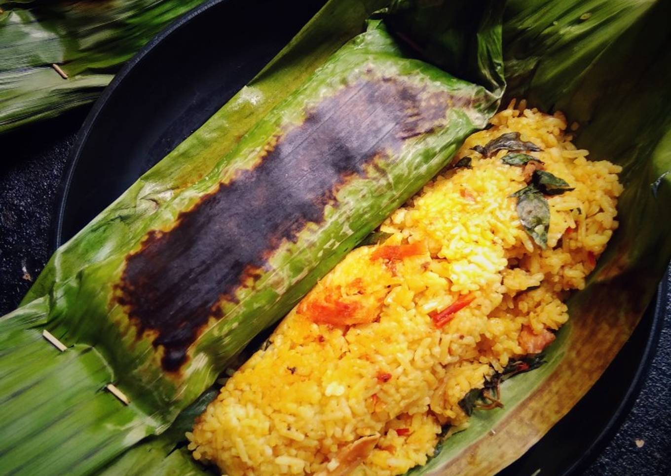 Nasi kuning bakar