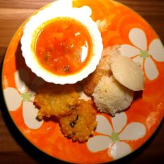 A picture of Idli Sambhar.