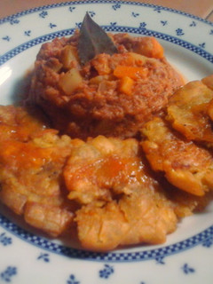 Una foto de Atún Desmenuzado Guisado con Tostones