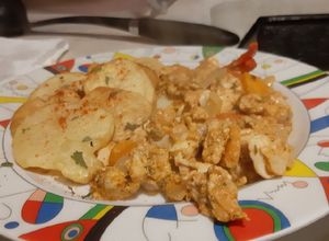 Una foto de Saltado de pollo al ajillo Nelly