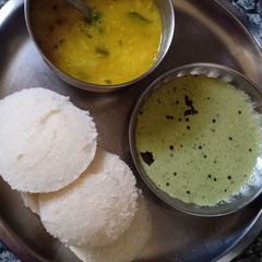 A picture of Idli sambar.