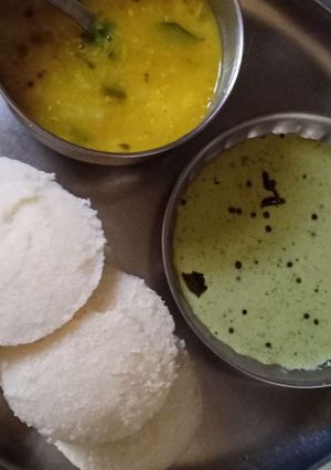 A picture of Idli sambar.