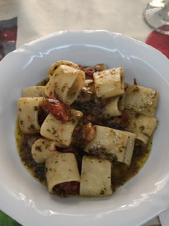 Foto di Paccheri freschi con gamberetti e pesto di basilico 👩🍳