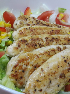Una foto de Ensalada de pollo