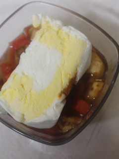 Una foto de Manzana y sandía con moscatel y helado