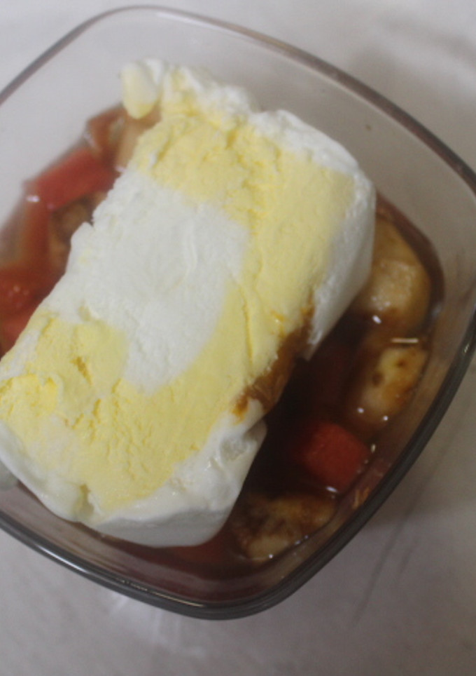 Una foto de Manzana y sandía con moscatel y helado