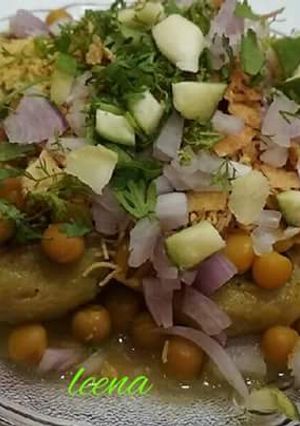 A picture of Ragda patties.