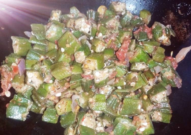 Kurkuri masala bhindi