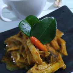 Ayam Suwir Pedas Manis রেসিপির প্রধান ছবি