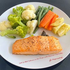 A picture of Salt Grilled Salmon in Air Fryer with Steamed Vegetables.