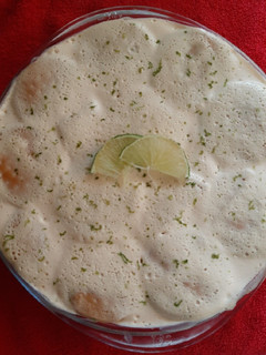 Una foto de Carlota de limón🍋 5 ingredientes