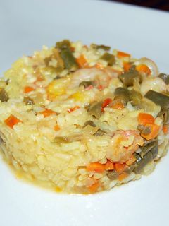 Una foto de Arroz con verduras y gambas