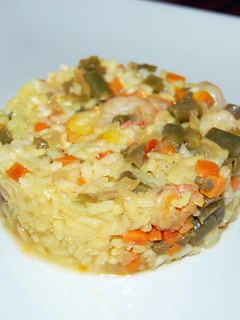 Una foto de Arroz con verduras y gambas
