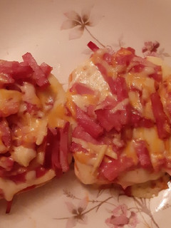 Una foto de Mini pizzas con pan de rebanada de espelta