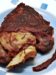 Una foto de Codillo asado en cocción lenta en Crock Pot a baja temperatura