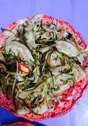 Hình của món Tai heo trộn xoài xanh.