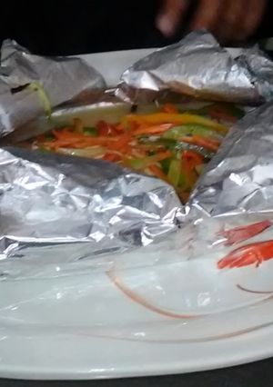 Una foto de Papillote de pescado de Silvana con verduras