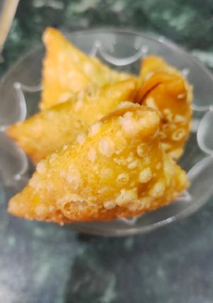 A picture of Moong dal ke mini samosas.