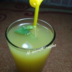 A picture of Pineapple,ginger & mint leaf juice.