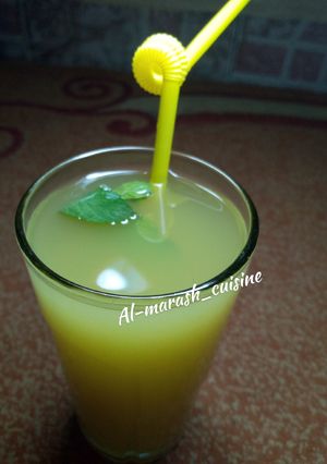 A picture of Pineapple,ginger & mint leaf juice.
