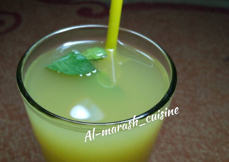 Step-by-Step Guide to Make Ultimate Pineapple,ginger &amp; mint leaf juice