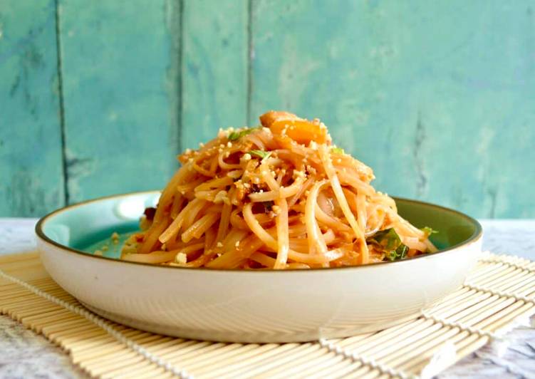 Easiest Way to Prepare Favorite Chicken Pad Thai