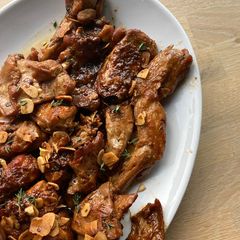 A picture of Rabbit in Garlic and Lemon sauce.
