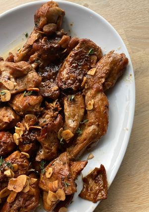A picture of Rabbit in Garlic and Lemon sauce.