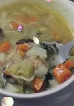 صورة لوصفة شوربة خضار بالشعيريه