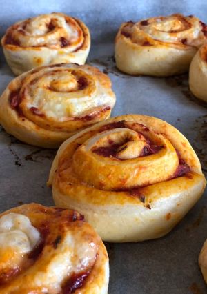 Sonkás pizzacsigák🍕 recept fotója