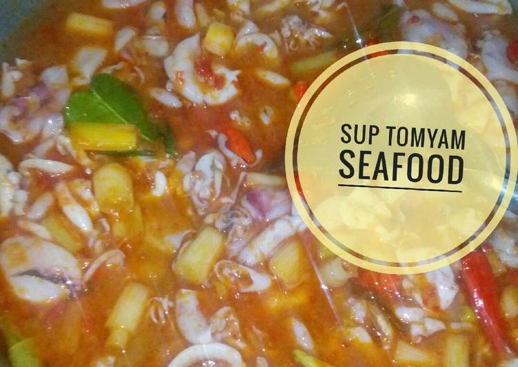 Cara Gampang Menyiapkan Sup Tom Yam sotong cumi mini Anti Gagal