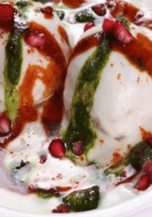 A picture of Dahi vada.