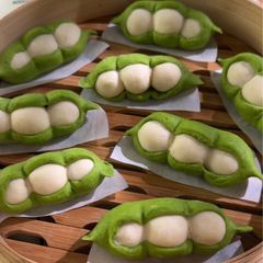 A picture of Pea-Shaped Steamed Buns(豆荚馒头）.