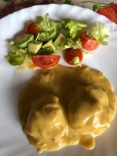 Una foto de Albóndiga en salsa de almendras