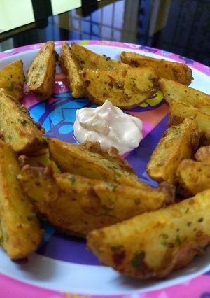 A picture of Potato wedges.