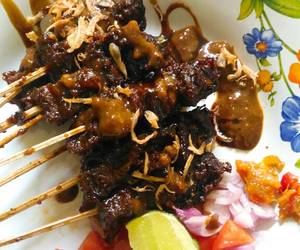 Cara Menyajikan Sate Kambing grill Gurih Mantul