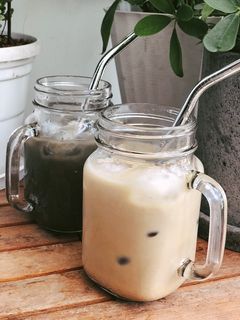 Hình của món Sữa đậu phộng và Sữa mè đen.
